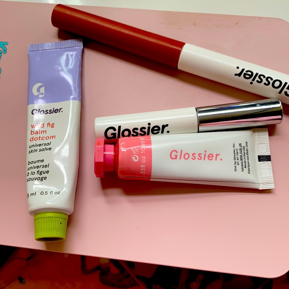 Glossier pack